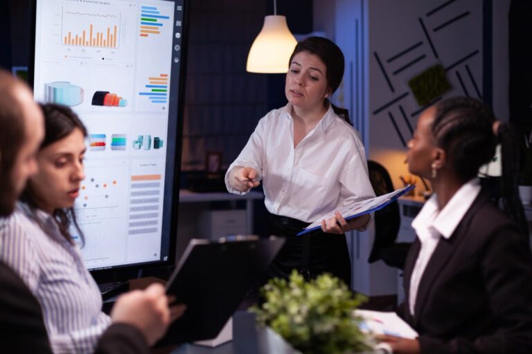 Hire a Pitch Deck Professional or Make your own? What’s Best for Your Startup