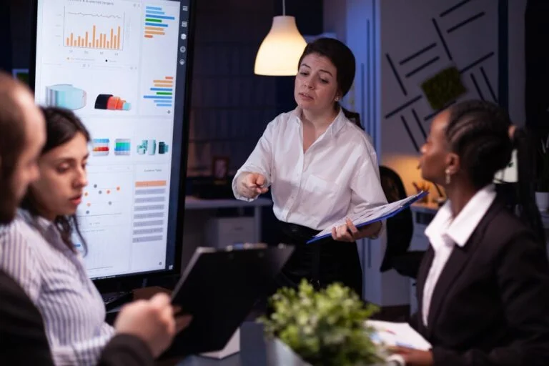 Hire a Pitch Deck Professional or Make your own? What’s Best for Your Startup
