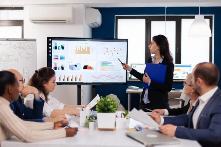 Pitch Deck Template Or Custom Design? Comparing their Pros and Cons 